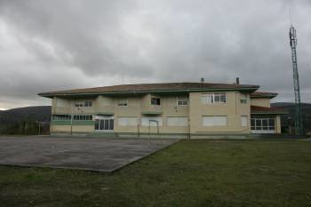 Vista general del colegio público de Lobeira. (Foto: MARCOS ATRIO)