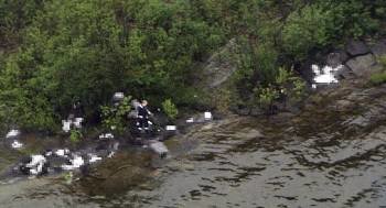 El asesino, rodeado de cadáveres, en una imagen tomada por un helicóptero de la Policía noruega. (Foto: MARIUS ARNESEN)