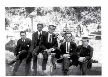Maestros represaliados entre ellos, Albino Núñez y Abel Carbajales. (Cedida por X.M. Cid). (Foto: )