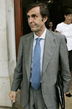 Zoilo Ruiz Mateos, hijo de José María Ruiz Mateos, sale de los juzgados de Palma tras declarar en relación con la compra y posterior pago del hotel mallorquín Eurocalas en 2006 por 24 millones de euros (Foto: EFE)