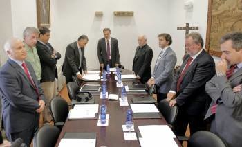 Carlos Varela, Roberto Varela y Julián Barrio, en la reunión (Foto: LAVANDEIRA)