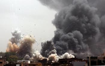 Bombardeo de la Alianza Atlántica sobre un enclave en manos de las fuerzas de Gadafi.  (Foto: ARCHIVO)