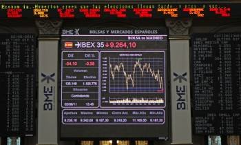 El selectivo de la Bolsa española, el Ibex 35, perdía otro 2,18%. (Foto: JOSÉ HUESCA)