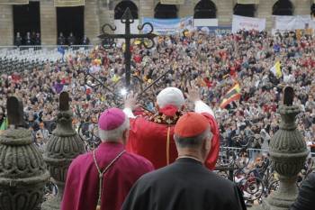 La visita del Papa atrajo numerosos turistas a Santiago. (Foto: LAVANDEIRA)