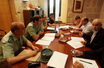 Ocampo y Mouriño presidieron la reunión entre Guardia Civil y la Policía Local (Foto: MARCOS ATRIO)