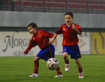 La mayoría de los niños quieren ser futbolistas y las niñas, profesoras. (Foto: ARCHIVO)