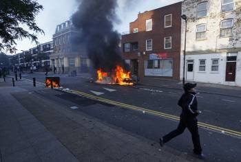Disturbios en el barrio de Hackney, al norte de Londres (Foto: EFE)