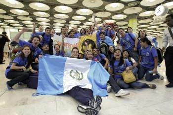Jóvenes salvadoreños llegan a Madrid para participar en la Jornada Mundial de la Juventud. (Foto: SERGIO BARRENECHEA)