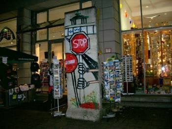 Restos del Muro en la zona turística de Berlín.