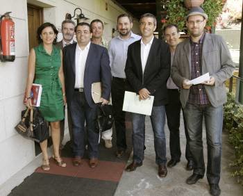 Parte del grupo de alcaldes del BNG que firmaron el polémico documento de regeneración (Foto: Xoan Rey)