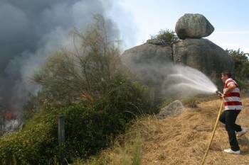 Incendio en Vilar de Astrés (Foto: José Paz)