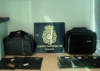 Fotografía facilitada por la Policía Nacional que ha detenido e intervenido un total 20 kilos de cocaína en el aeropuerto de El Prat a cuatro viajeros que viajaban con maillots especiales para transportar droga y a otro que llevaba ocultas en su equipaje 