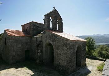 La iglesia de Santa Comba de Bande es Monumento Nacional desde 1921, única en España.