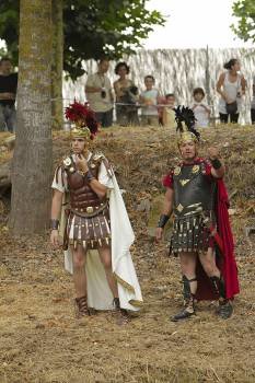 Los mandos romanos conversan a orillas del Limia.