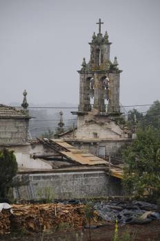 El tejado de la iglesia ya fue retirado. (Foto: MARTIÑO PINAL)