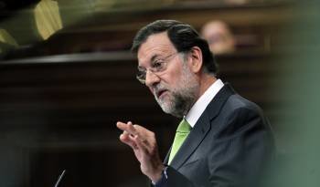  El líder del PP, Mariano Rajoy, ha aceptado la propuesta del presidente del Gobierno, José Luis Rodríguez Zapatero, para 'acordar conjuntamente una reforma de la Constitución' que permita garantizar la estabilidad parlamentaria y limitar el déficit