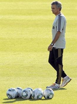 José Mourinho, durante un entrenamiento. Foto: Kiko Huesca