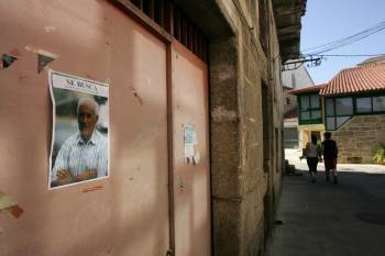 En la imagen, cartel pegado en el municipio de Verín por la desaparición de Manuel Calvo. (Foto: MARCOS ATRIO)
