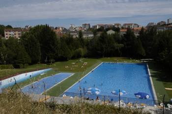 Instalaciones de las piscinas de Carballiño, en la tarde de ayer (Foto: MARTIÑO PINAL)