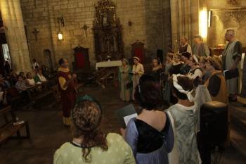 Actuación del coro del Club Artístico, ayer, en la iglesia de Santo Domingo. (Foto: MARCOS ATRIO)