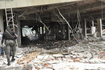  Imagen de algunos de los daños materiales tras la explosión que sacudió la sede de la ONU en la capital de Nigeria, Abuya