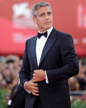 George Clooney posa antes del estreno de la película dirigida por él, 'Los Idus de marzo'. Foto: Claudio Onorati