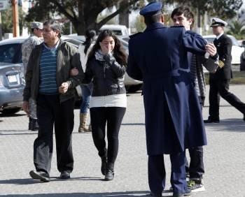 Familiares de las víctimas llegan a la base aérea de Santiago de Chile. (Foto: ARIEL MARINKOVIC)