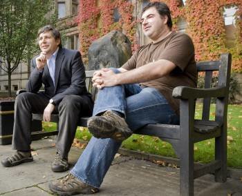 Andre Geim y Konstantin Novoselov, en la Universidad de Manchester. (Foto: W.P.)