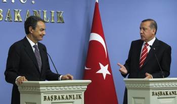 Zapatero ayer en Ankara con el primer ministro turco Recep Tayyip Erdogan. (Foto: COTE RODRIGO)