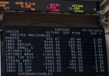 A mediodía de ayer el Ibex 35 subía un 2,31%, marcando los 8.140 puntos. (Foto: MONDELO)