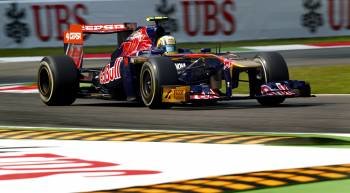 Jaime Alguersuari traza una chicane en el circuito de Monza (Foto: EFE)