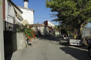Vista general de la calle Santa Catalina, en el barrio de O Pino. (Foto: MIGUEL ÁNGEL)