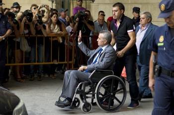 El pasado viernes Ortega Cano a la salida del juicio en Sevilla. (Foto: JULIO MUÑOZ)
