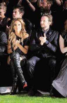 Jennifer López y Bradley Cooper juntos en la Semana de Moda de NY en 2010. (Foto: Archivo EFE)