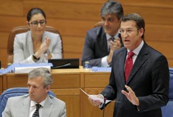 El presidente de la Xunta interviene en el pleno del Parlamento. (Foto: LAVANDEIRA J.R.)