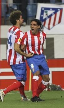 Falcao celebra con Mario Suárez su gol ante el Céltic, en Liga Europa (Foto: KIKO HUESCA)