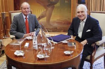  El rey Juan Carlos junto al presidente del TS, Carlos Dívar. (Foto: JAVIER LIZÓN)