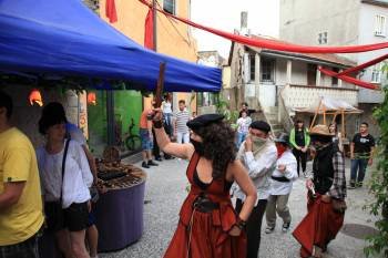 La famosa bandolera tomó las calles del barrio de Flores y asaltó a los asistentes a la feria. (Foto: JOSÉ PAZ)