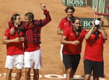 Los españoles celebran la clasificación para la final. (Foto: RAFA ALCAIDE)