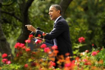 Obama dando detalles de su plan de ahorro en los jardines de la Casa Blanca. (Foto: MICHAEL REYNOLDS)