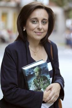  La escritora María Gudín ha presentado hoy su último trabajo literario, 'El astro nocturno', en la que ofrece una detallada visión del ocaso del reino visigodo en la Península Ibérica, (Foto: EFE)