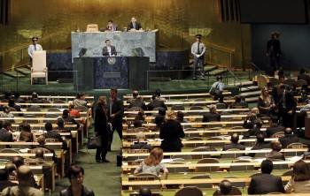 Los delegados de la UE, EE.UU. e Israel abandonan el pleno durante le discurso de Mahmud Ahmadineyad. (Foto: JUSTIN LANE)