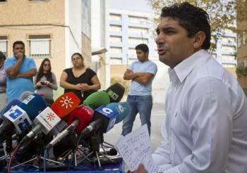 Juan José Cortés, padre de Mari Luz, que ayer quedó en libertad con cargos tras ser detenido el pasado miércoles después de un tiroteo en la barriada de El Torrejón de Huelva (Foto: EFE)