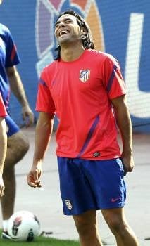 Falcao, ayer durante el entrenamiento del Atlético de Madrid. (Foto: KIKO HUESCA)