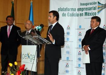 Javier Guerra y Antonio Fontenla escuchan el discurso de Alberto Núñez de presentación de Pexga. (Foto: X.G.)