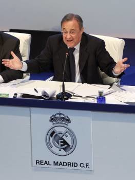 Florentino Pérez, ayer durante la asamblea del Real Madrid. (Foto: J.C. HIDALGO)