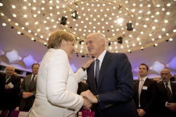Merkel y Papandreu en un acto con empresarios alemanes. (Foto: SCHACT)