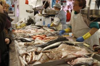 El Ejecutivo comunitario quiere cerrar el noviembre las cuotas pesqueras para 2012.