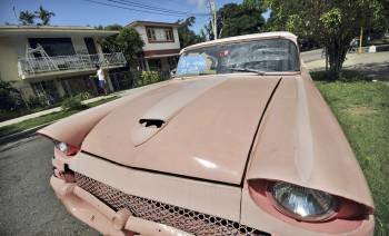 Un vehículo a la venta en la isla de Cuba (Foto: EFE)