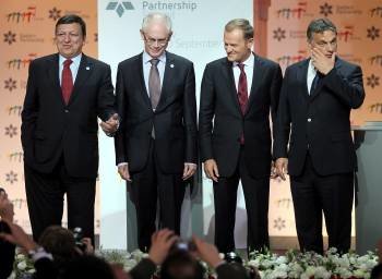Durao Barroso, Herman Van Rompuy, el polaco Donald Tusk y el primer ministro húngaro Viktor Orban. (Foto: TOMASZ GZELL )